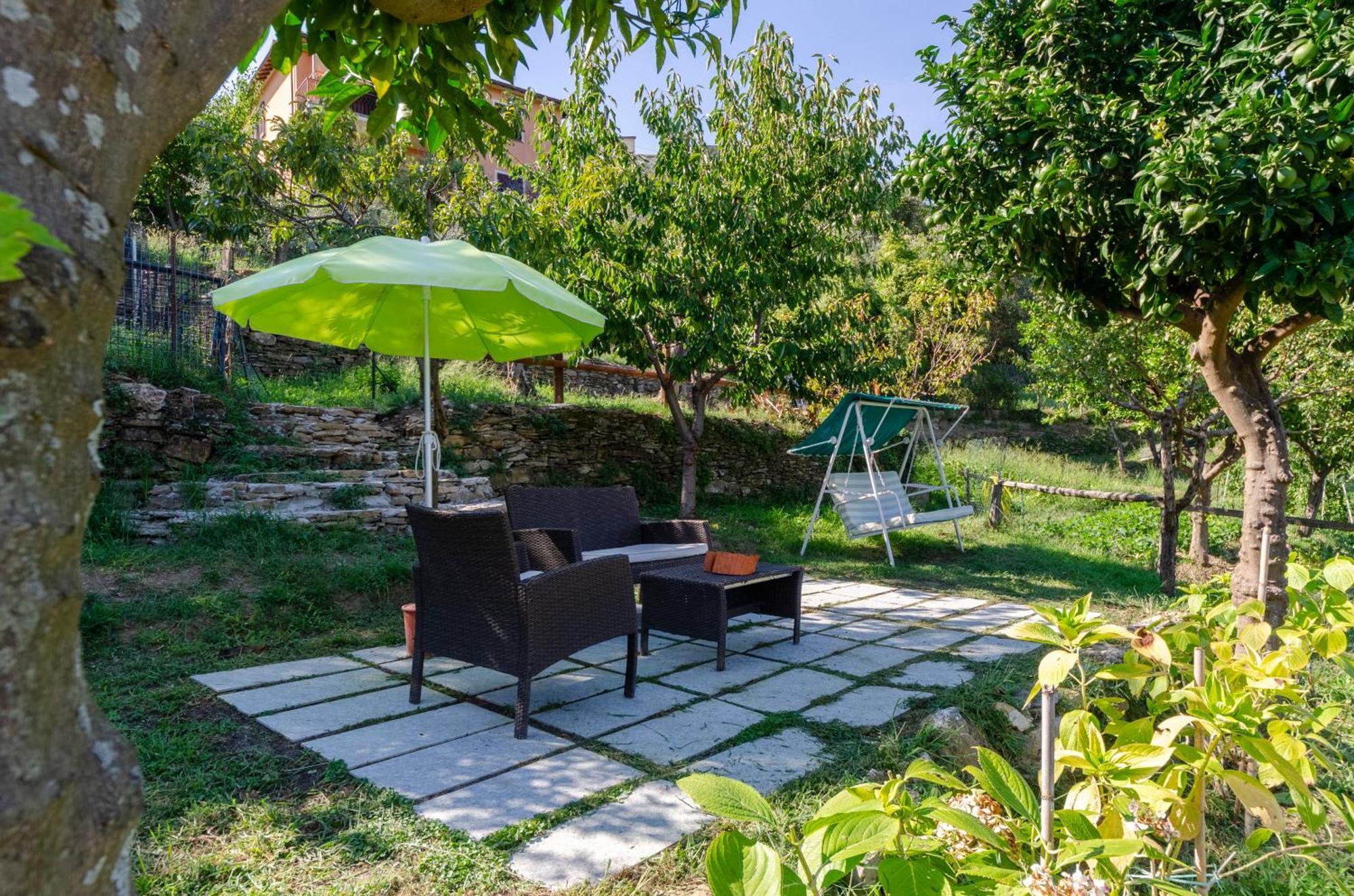 Alla Casa Rosa, Peaceful Apartment Surrounded By Greenery With Free Parking, Wifi & Air Conditioning ラッパロ エクステリア 写真