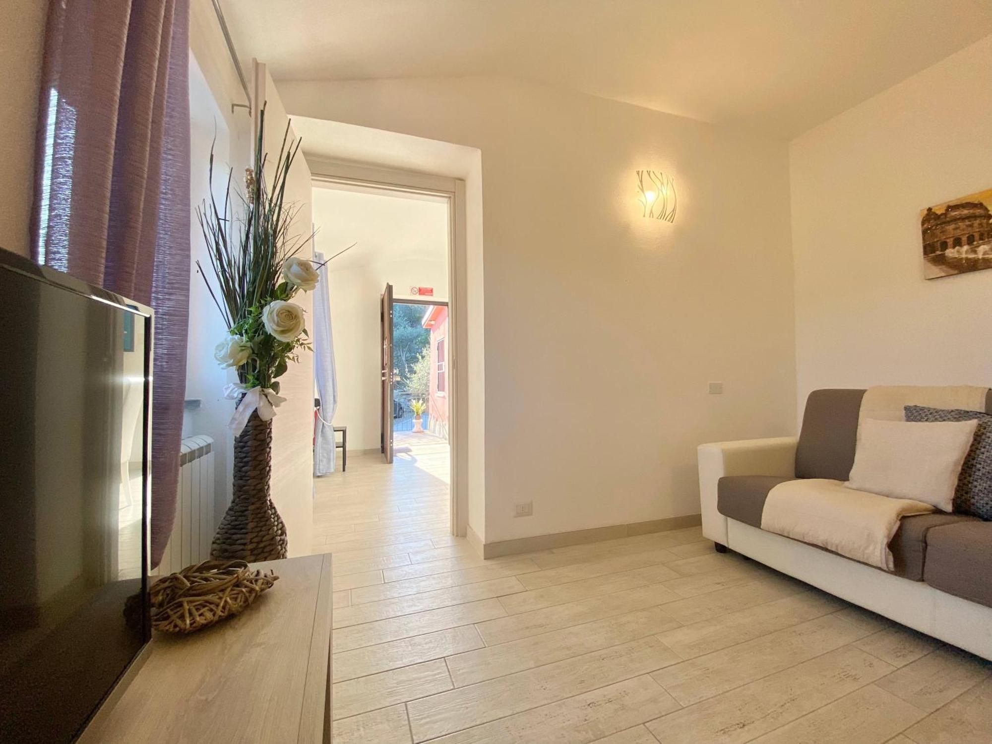Alla Casa Rosa, Peaceful Apartment Surrounded By Greenery With Free Parking, Wifi & Air Conditioning ラッパロ エクステリア 写真